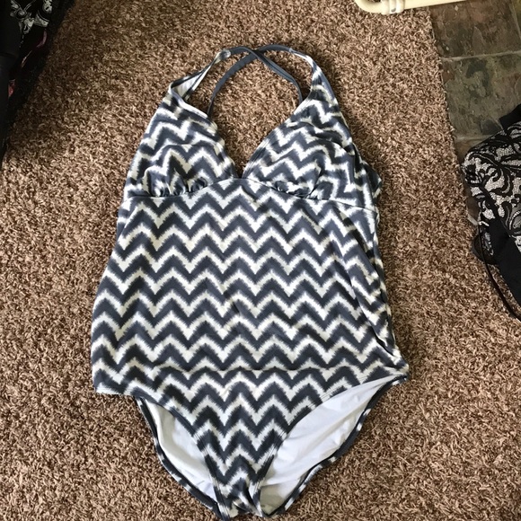 XL Liz Lange maternity swimsuit - Picture 4 of 6
